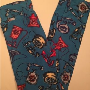 One size telephone leggings!